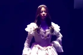火箭少女改编《达拉崩吧》，杨超越站C位，这个版本辣耳朵视频封面