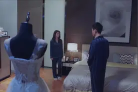 校花洗漱完了，霸道总裁看到她之后瞬间慌张起来，害羞了？视频封面