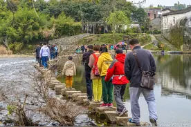 《闪闪的红星》取景地，婺源宋代廊桥彩虹桥图片
