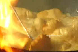 印度春节集体制作美食，一份卖15卢比（约1.2元人民币），真便宜视频封面