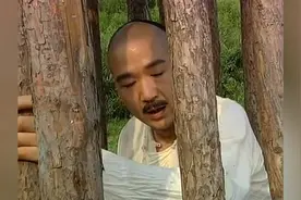 康熙微服私访 康熙竟然被恶霸抓到矿山做苦力 恶霸命不久矣