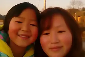 我21岁和小妹8岁，是亲姐妹哦！大家看我们像吗O(∩图片