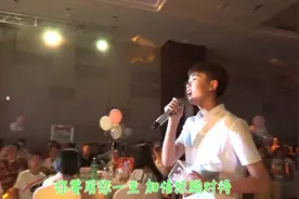 感动！姐姐婚礼，弟弟献唱《给你们》情深意切，听哭现场多少人！