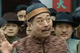 布铺老板一匹布让三尺不够要五尺，气的寿亭和布铺老板翻了脸视频封面