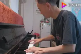 大叔钢琴弹奏《爸爸去哪儿》委婉动听,想起小时候和父亲玩耍！视频封面