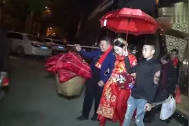 湖北一姑娘嫁广东老板，新娘肚子9个月大了，再不娶就晚了视频封面
