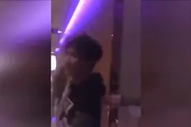 真的一物降一物，大张伟老婆拎起他就往回拽可太强悍了视频封面