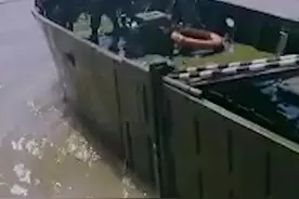 真#挑战不可能！舟桥旅的官兵们仅26分钟便架起了横跨长江的钢铁浮桥，为中国军人点赞！视频封面