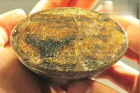 1900年的英国军用牛肉罐头，小伙拆开就开吃，胆子真是够大的视频封面