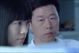 孤男寡女的在办公室，男人直勾勾的盯着美女，竟然还上手了视频封面