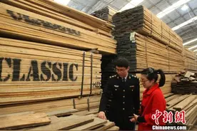 浙江宁波木制家具出口破一亿美元 传统产业重现生机图片
