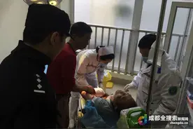男子手腕大动脉出血 民警脱衣救人上演生死时速图片
