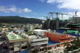 涉打黑工遭调查 中国建筑工人塞班岛街头抗议讨薪图片