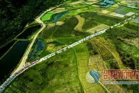 新邵一中1200名师生励行60华里播种文明卫生种子图片