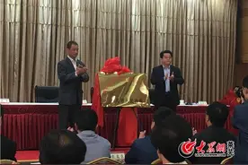 职业教育实训中心暨莱芜航空中等专业学校举行揭牌仪式图片