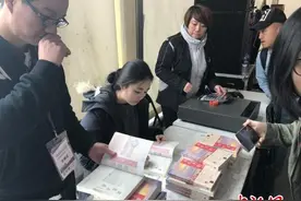 “90后”女孩出书《留美不美》 讲述8年留学生活图片