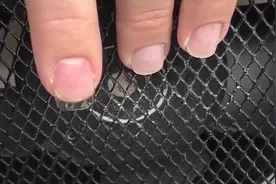 指甲短的小仙女可以做这样的大红色美甲，过年超喜庆又好看视频封面