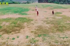 90后骑马女神, 擅长骑马、训马, 称: 只要能训服它, 它能日行千里视频封面