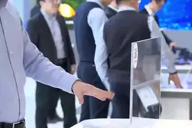 #全国媒体在两会#两会Vlog9 ：5G 龙广电主播于硕带你智能体验！视频封面