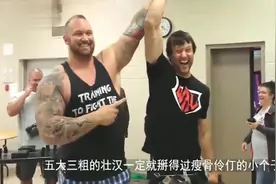 小伙天生手臂粗细不同，常遭同学嘲笑，没想到因祸得福获得新生！视频封面