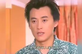 妻子把隔壁老王藏在衣柜里，丈夫发现后，默默拿起杀虫剂往衣柜喷