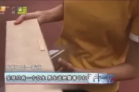 看天下：全班只有一个女生，男生送她整套口红