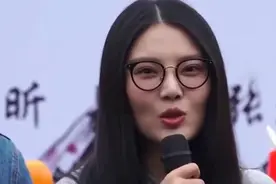 大嫂徐冬冬被传分手后现身机场紧身衣裤秀有料身材视频封面