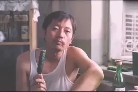 终于找到葛优吃黄瓜表情包出处了，跨栏背心大裤衩，就差葛优躺了视频封面