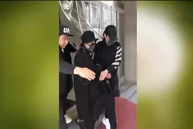 赵丽颖产后第三天就出院，冯绍峰全程小心翼翼搀扶老婆！视频封面