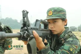 女兵班里的“肖公子”：手掌磨破她却觉得提神图片