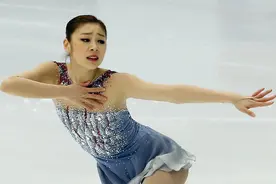 花滑金妍儿赛前热身为博主场观众掌声大秀冰雪演技，可惜摔倒了！视频封面