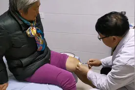 膝盖疼痛，很多是膝关节骨性关节炎，关节腔内玻璃酸钠注射视频封面