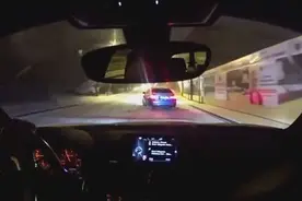 冰雪路面开车打滑，老司机都是这样打方向盘稳住车身的！视频封面