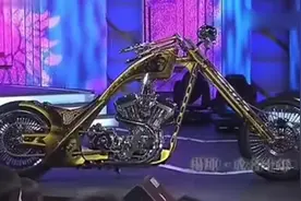 杨坤的哈雷俱乐部，从小就喜欢摩托车，鲁豫看见之后眼前一亮！视频封面