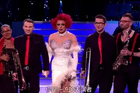 英国达人秀：“红发女王”表现完美，引得全场观众欢呼，评委点赞视频封面