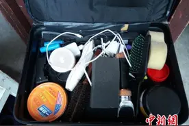 大山里的理发师：骑车义务理发 8年绕地球一圈图片