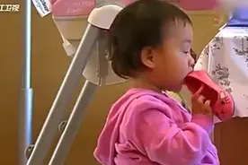 甜馨喝着水放屁，女汉子甜馨真可爱，贾乃亮虚惊一场视频封面