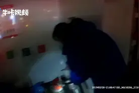 去加油站不给车加油 而是把油加进桶里随身带走 可以吗？视频封面