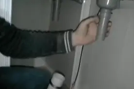 如何安装厨房下水管？学习师傅安装厨房水槽下水管技巧，不堵塞！视频封面