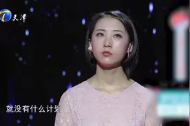 感动！情侣泪洒现场互送对方最走心礼物，真挚情感惹人动容视频封面