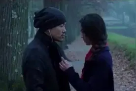 《命中注定》汤唯和廖凡道别时一起漫步雨里所听的歌曲，特别好听视频封面