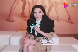 杨幂旗袍造型惊艳全场，在日本被制成娃娃售卖，价格亮了视频封面