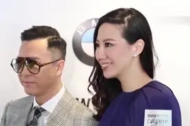甄子丹罕见和大儿子甄文焯同框，俩人剪子是一个模子刻出来的