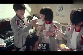 孩子们真会玩,饮水机里煮火锅,这才是真正的青春！视频封面