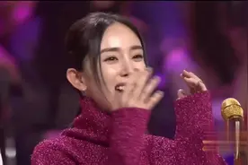 杨幂恋爱了！钟易轩模仿薛之谦唱《演员》！相似度100％！