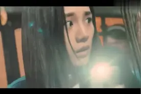 女子公交穿过隧道时发现异常，被当神经病，最后只有她活了下来！视频封面