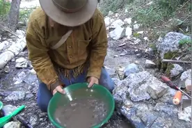 山间河流寻找黄金的五种方法，都是天然黄金一天一百克视频封面