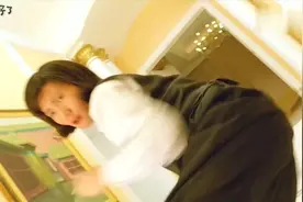 女杀手功夫了得，一套连环腿踢下来，保镖已经没有还手之力视频封面