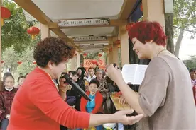 芗剧献唱年味浓 演员们出拉弹唱展才艺图片