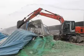 「聚焦」小辛庄村牛场“变身”停车场 增500个停车位图片